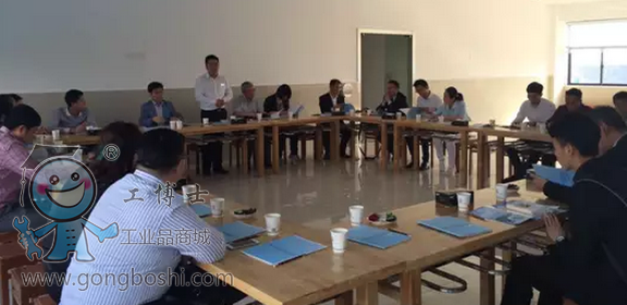 工博士組織參觀考察德國(guó)庫(kù)卡機(jī)器人工廠