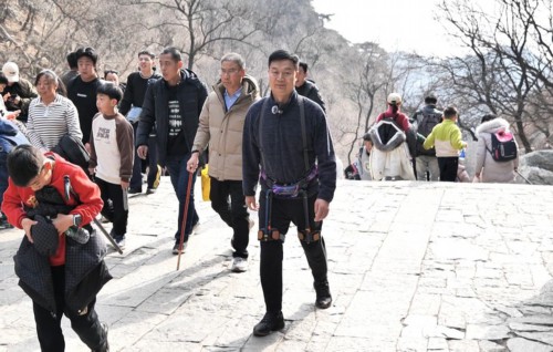 從助力登山到服務(wù)生活 養(yǎng)老機器人規(guī)模化應(yīng)用還有多遠(yuǎn)